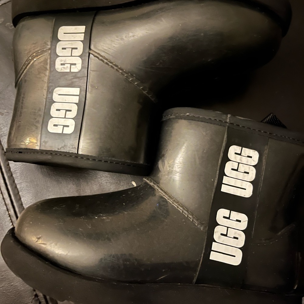 (Worn) Little Girl Ugg Boots
